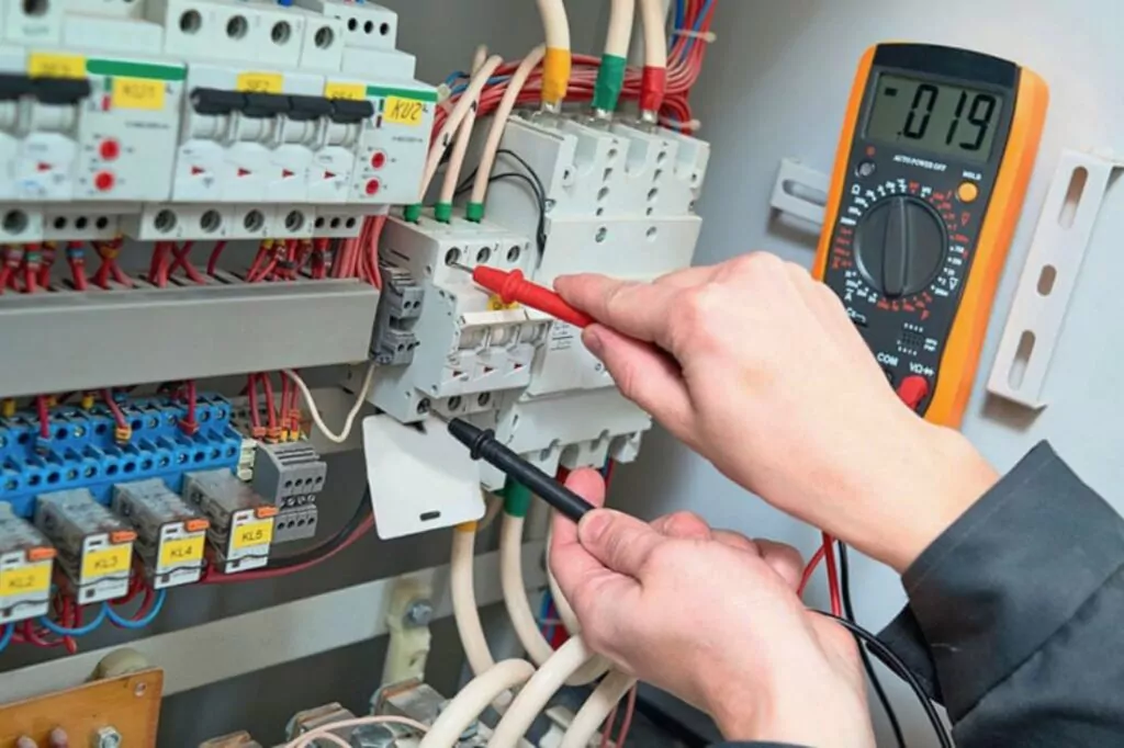 Elektriker Stockholm. Kontakta oss idag så hjälper vi dig. Bild på el