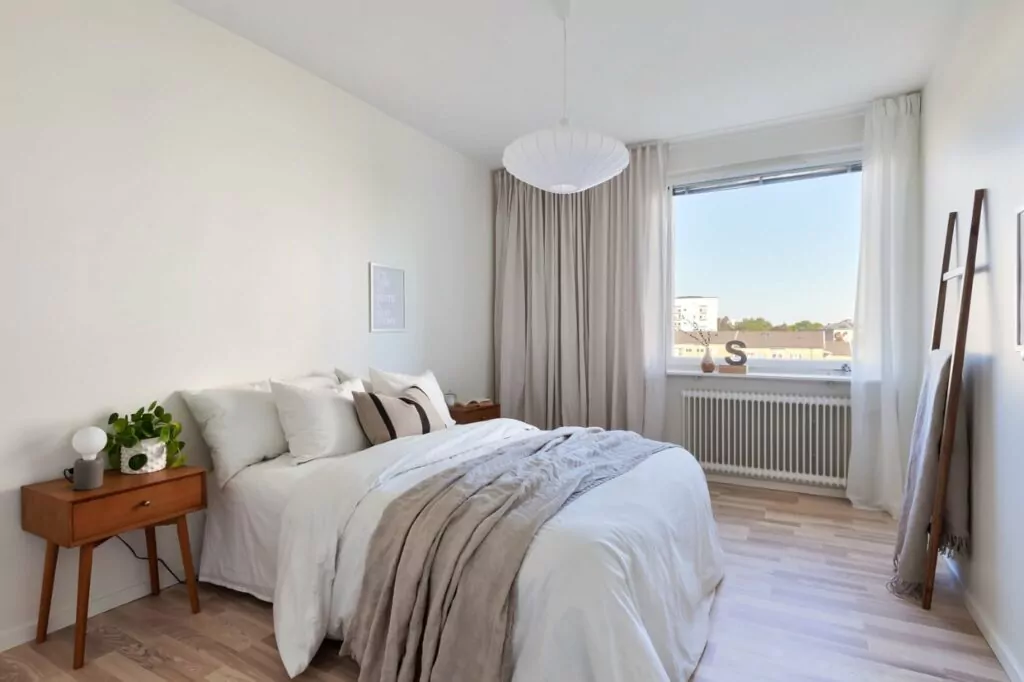Renoverat sovrum i stockholm av snickare från Armswebygg